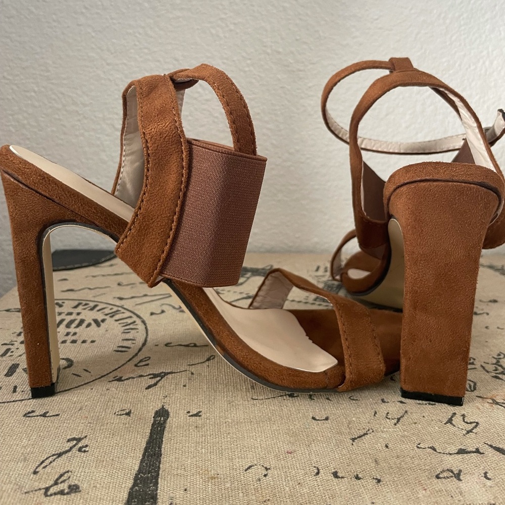 Brown heel, Size 8 For a wider foot but it does fit OK not too big